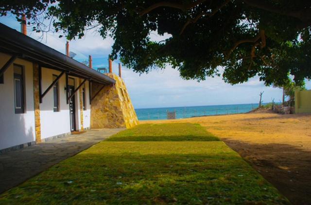 Thaulle Ayurveda Resort - Yala Tissamaharama Exterior photo